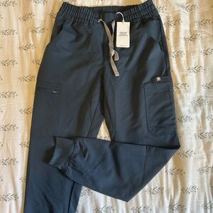 NWT Figs Uman Relaxed Jogger Scrub Bottoms (Size XS, Dark Harbor)